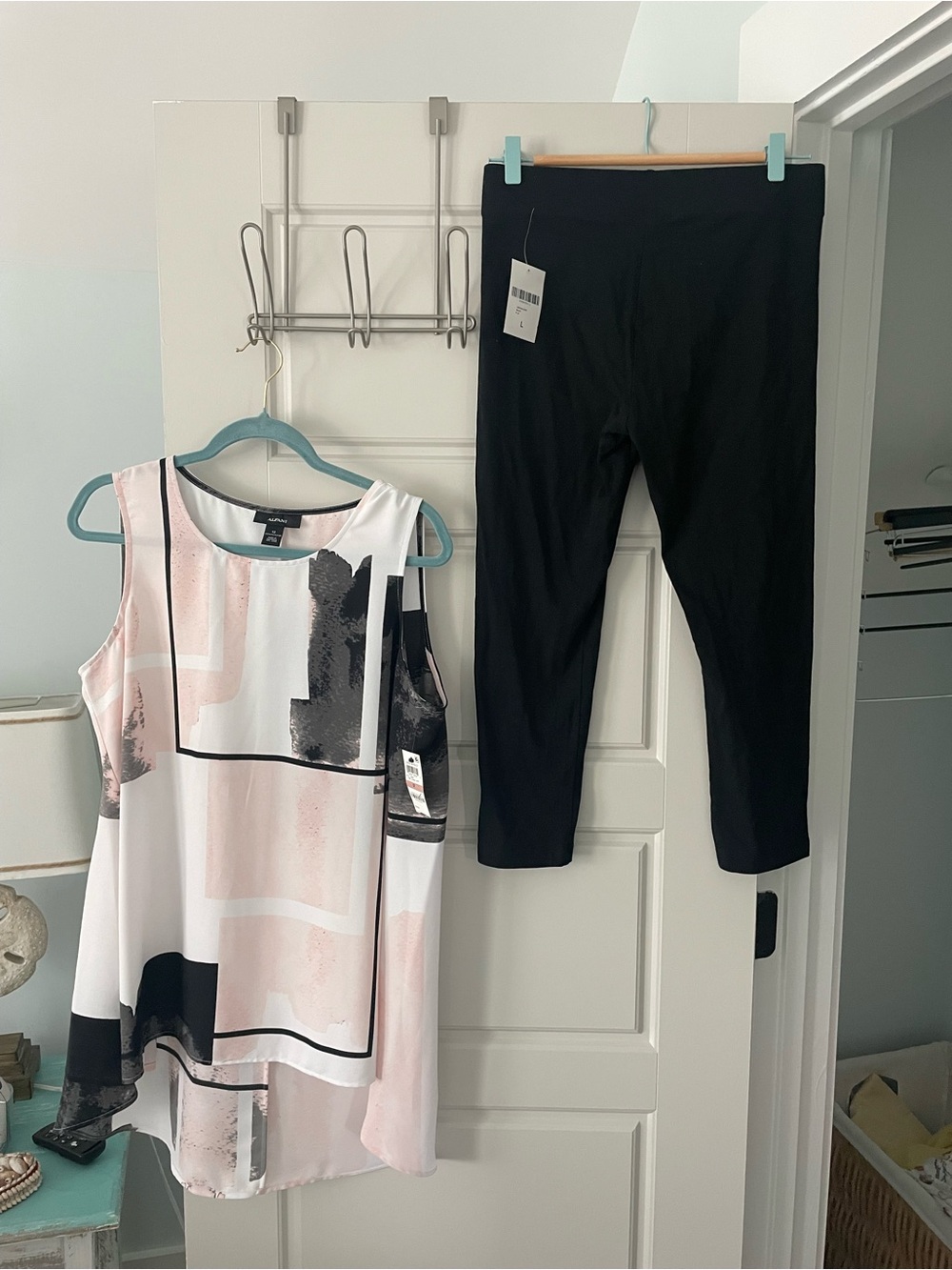 Black capri leggings Alfani large top nwt large set